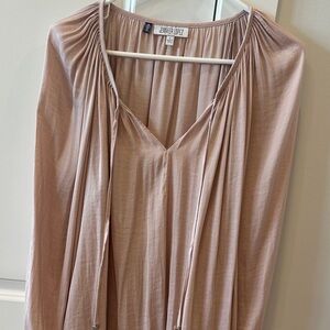 2/$20 Jennifer Lopez Soft Pink Blouse V-Neck Tie Top Silver Hardware Hi/Low SzL